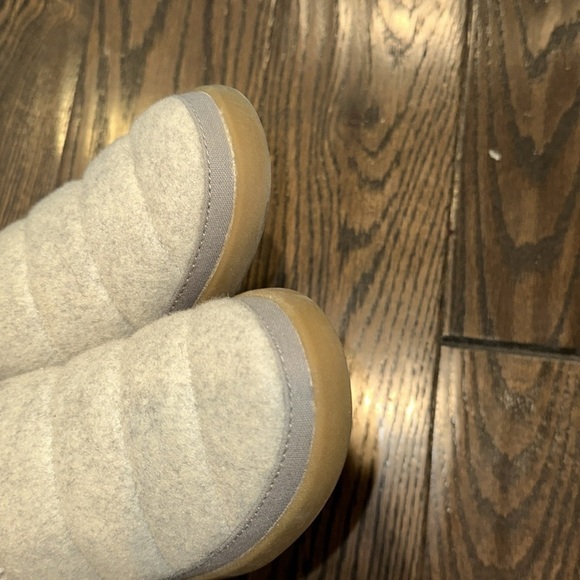 Toms Plush Cream Slip-Ons size 5 - Picture 7 of 8